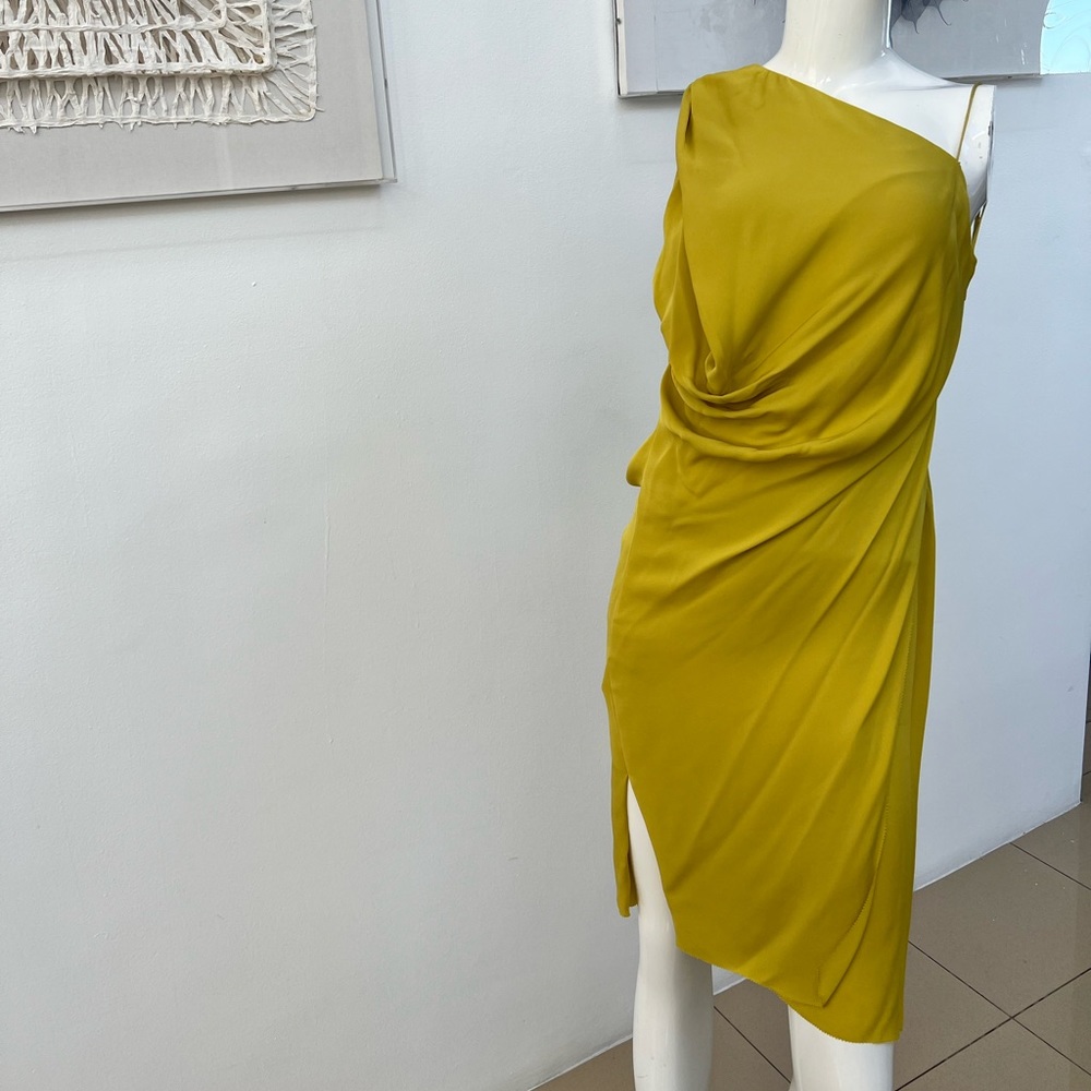 DRESS LIKE NEW